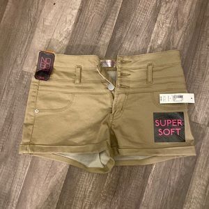 No boundaries shorts